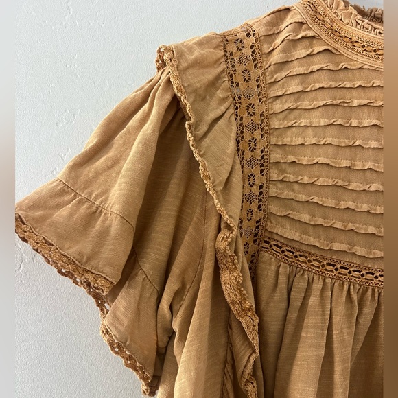 Free People Flutter Sleeve Top! Tan. Size Medium. - Picture 3 of 4